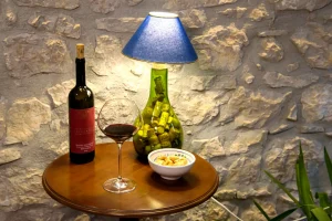 vino rosso irpinia aglianico doc su tavolino